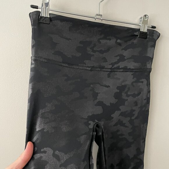 Spanx Faux Leather Camo Leggings Mid Rise Waist Pull On Activewear Black Small - Picture 4 of 6